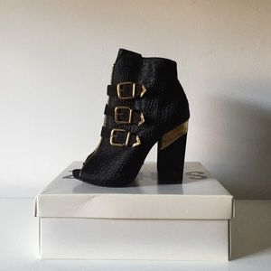 Rare AIMEE SONG x SCHUTZ Black Buckle Booties 7.5